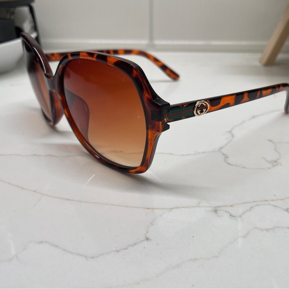 Gucci Sunglasses - Picture 7 of 8